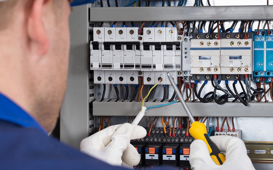 taux horaire électricien Paris 2